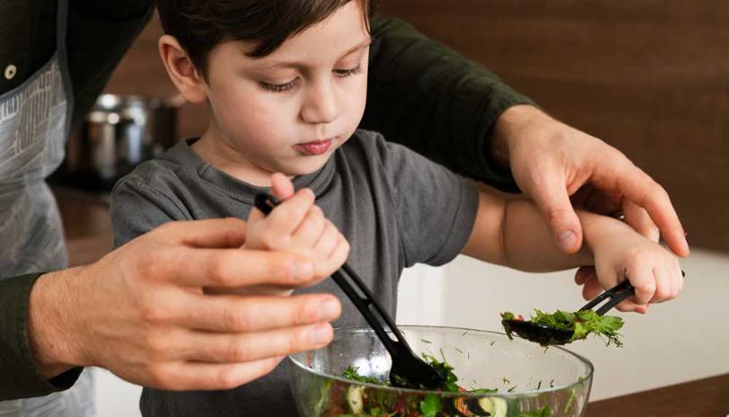 Abordan impacto de la nutrición en personas con autismo