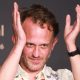 El director Emmanuel Marre asiste a la rueda de prensa de 'Un hombre de su tiempo' (Notre Salut) durante el 79º Festival de Cine de Cannes, en Cannes, Francia, el 21 de mayo de 2026. El festival se celebra del 12 al 23 de mayo de 2026.(Cine, Francia) EFE/EPA/CLEMENS BILAN / POOL