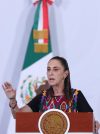 La presidenta de México, Claudia Sheinbaum, habla durante una rueda de prensa este miércoles en el Palacio Nacional de la Ciudad de México (México). EFE/Mario Guzmán
