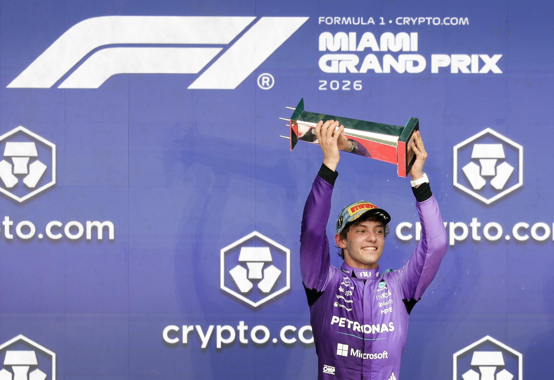 El italiano Andrea Kimi Antonelli (Mercedes) en el podio del Gran Premio de Miami (EEUU), EFE/EPA/CRISTOBAL HERRERA-ULASHKEVICH