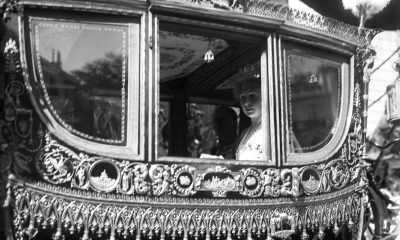 Se cumple n120 años de la boda entre los reyes de España Alfonso XIII y Victoria Eugenia de Batenberg. En la imagen, los monarcas se dirigen en carroza al Palacio Real después de contraer matrimonio en la Iglesa de los Jerónimos de Madrid. EFE/Archivo Díaz Casariego/jt/Archivo