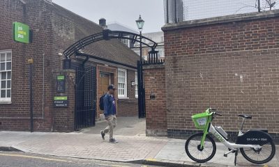 Un centro de empleo en Londres. El desempleo juvenil en el Reino Unido está en su peor momento y las perspectivas se vislumbran cada vez más difíciles, según un informe recién divulgado en Londres: si ahora suman un millón, dentro de cinco años van a ser más, y se calcula que uno de cada seis jóvenes no estudiará ni trabajará salvo que se tomen medidas concretas. EFE/Luis Campello Agullo