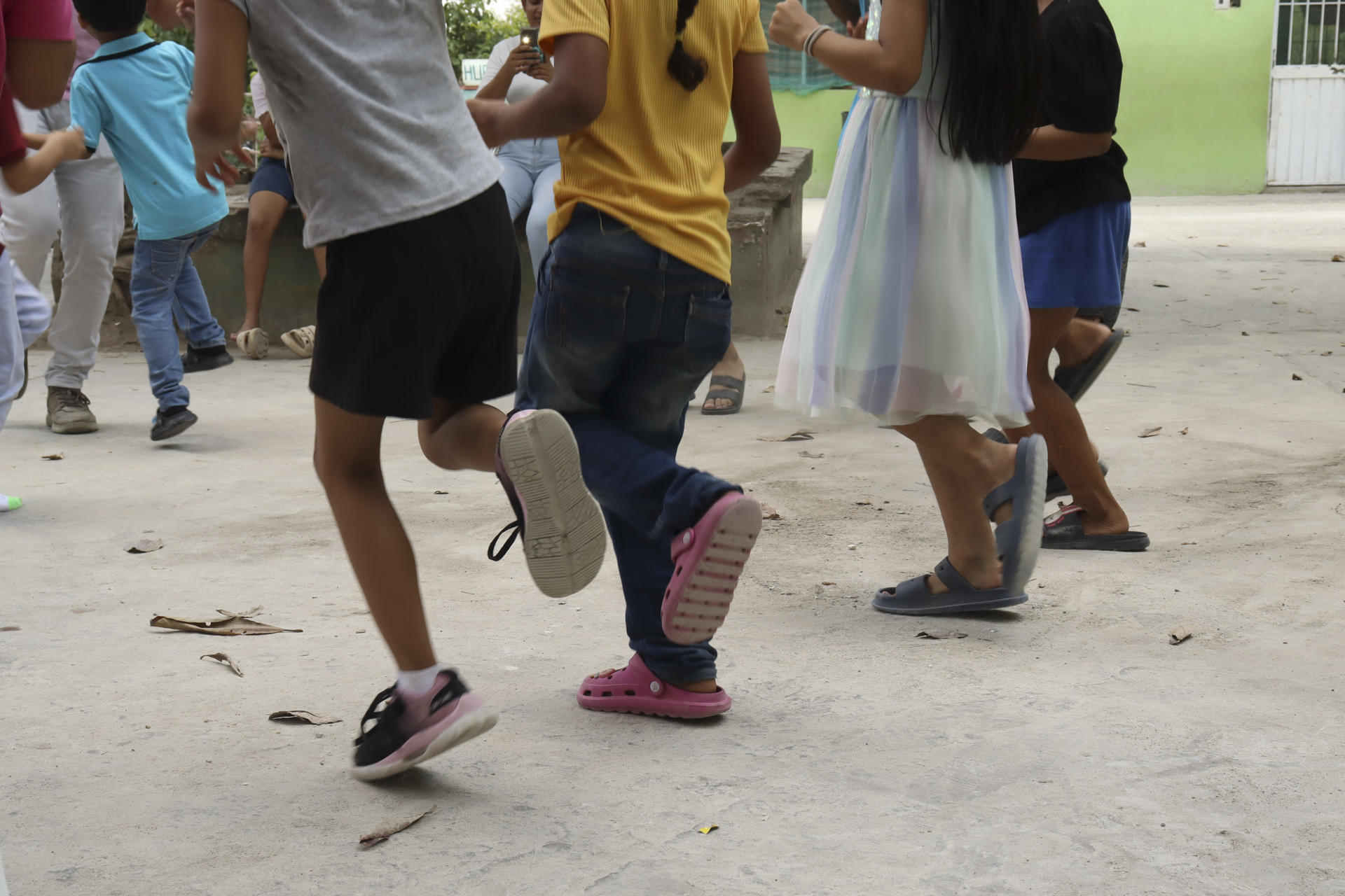 La Iglesia católica en México afirmó que el cuidado de la niñez es una exigencia moral que interpela a toda la sociedad, al advertir sobre las condiciones de violencia, pobreza y abandono que enfrentan muchos menores en el país. Imagend e archivo. EFE/ Juan Manuel Blanco