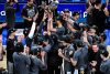 Jugadores de San Antonio Spurs celebran la conquista, este sábado de las finales de la Conferencia Oeste y el paso a la final por el título de la NBA contra los New York Knicks en las Finales de la NBA. EFE/EPA/GERALD LEONG SHUTTERSTOCK OUT
