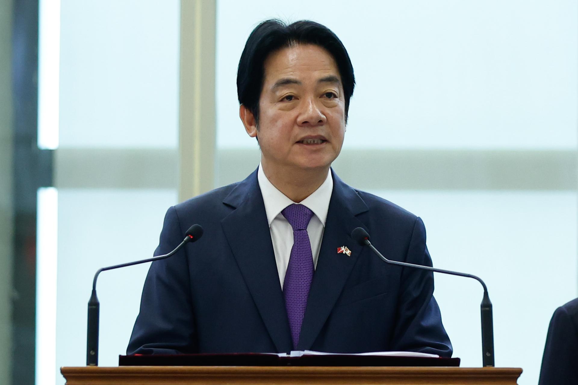TAOYUAN (Taiwán), 05/05/2026.- El presidente de Taiwán, Lai Ching-te, pronuncia un discurso a su llegada al Aeropuerto Internacional de Taoyuan, en Taoyuan, Taiwán, el 5 de mayo de 2026. EFE/EPA/RITCHIE B. TONGO