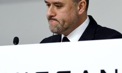 El presidente y director ejecutivo de Nissan Motor Corporation, Iván Espinosa, reacciona este miércoles durante una conferencia de prensa en la sede de la compañía en Yokohama, Japón EFE/EPA/FRANCK ROBICHON