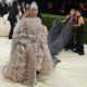 La cantante estadounidense Beyoncé posa este lunes, durante la alfombra blanca de la Met Gala en Nueva York (EE.UU.). EFE/ Octavio Guzmán