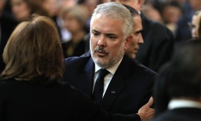 El expresidente de Colombia Iván Duque (c) fue captado el pasado 11 de mayo al asistir al funeral del exvicepresidente colombiano Germán Vargas Lleras, en Bogotá (Colombia). EFE/Carlos Ortega