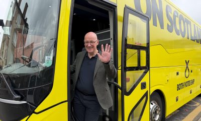 El ministro principal de Escocia y líder del Partido Nacional Escocés (SNP), John Swinney, durante un acto de campaña en Glasgow antes de las elecciones autonómicas del 7 de mayo. El ministro principal de Escocia, John Swinney, afirma que una mayoría del Partido Nacional Escocés (SNP) en las elecciones del jueves debería traducirse en un nuevo referéndum de independencia y en que el Gobierno británico tendrá que respetar la voluntad democrática de los escoceses. EFE/Susana Blaya