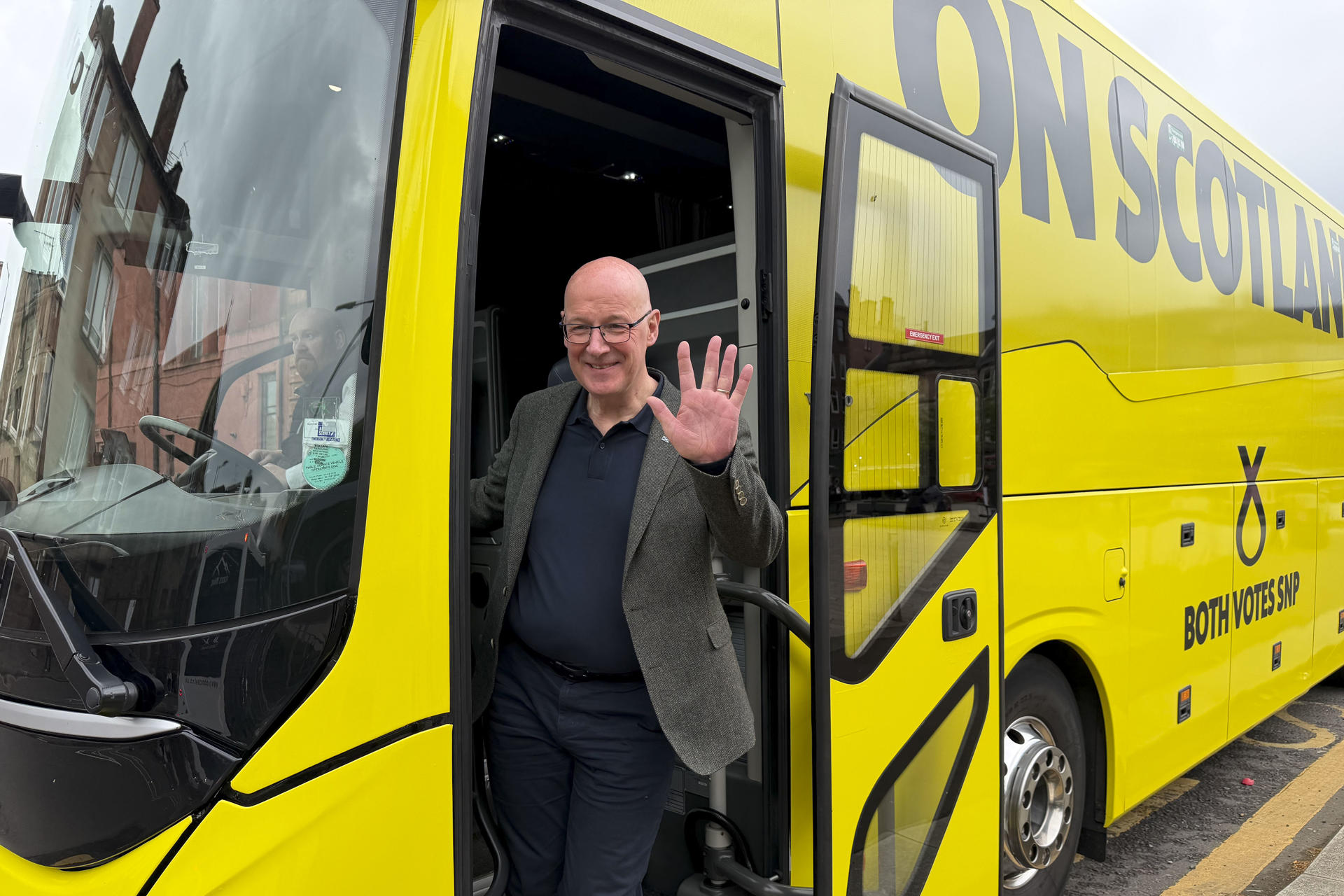 El ministro principal de Escocia y líder del Partido Nacional Escocés (SNP), John Swinney, durante un acto de campaña en Glasgow antes de las elecciones autonómicas del 7 de mayo. El ministro principal de Escocia, John Swinney, afirma que una mayoría del Partido Nacional Escocés (SNP) en las elecciones del jueves debería traducirse en un nuevo referéndum de independencia y en que el Gobierno británico tendrá que respetar la voluntad democrática de los escoceses. EFE/Susana Blaya