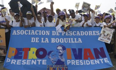 Simpatizantes del candidato a la Presidencia de Colombia por el izquierdista partido Pacto Histórico, Iván Cepeda, fueron captados este 23 de mayo, durante un acto de campaña, en Cartagena (Colombia). EFE/ Ricardo Maldonado