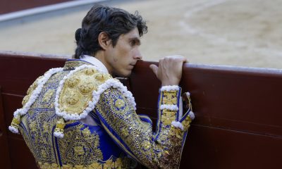 El diestro Sebastián Castella durante la corrida de la Feria de San Isidro celebrada en la plaza de toros de Las Ventas, en Madrid. EFE/Juanjo Martín