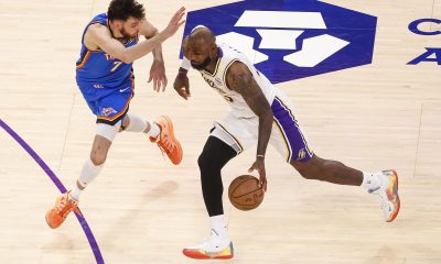 LeBron James (d), de los Lakers, intenta burlar la marca de Chet Holmgren, de los Thunder, en el Crypto.Com Arena en Los Angeles. EFE/EPA/CHRIS TORRES SHUTTERSTOCK OUT