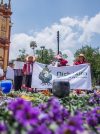 Mujeres colocan una ofrenda durante una manifestación por el 'Día Internacional de la Partera' este martes, en San Cristobal de las Casas (México). EFE/Carlos López
