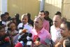 Mario José Redondo Llenas, quien hace tres décadas secuestró y posteriormente asesinó a su primo José Rafael Llenas Aybar, de 12 años, habla al salir de prisión tras cumplir una sentencia de 30 años, este martes en Najayo (República Dominicana). EFE/ Raúl Asencio
