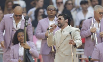 El cantante y compositor puertorriqueño Bad Bunny durante el concierto que ha ofrecido este sábado en el estadio Metropolitano, en Madrid. EFE/ Juanjo Martín