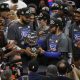 Jugadores de New York Knicks celebran este lunes la conquista de la Conferencia Este de la NBA por primera vez desde 1999 y la clasificación a las Finales de la NBA. EFE/EPA/DAVID MAXWELL SHUTTERSTOCK OUT