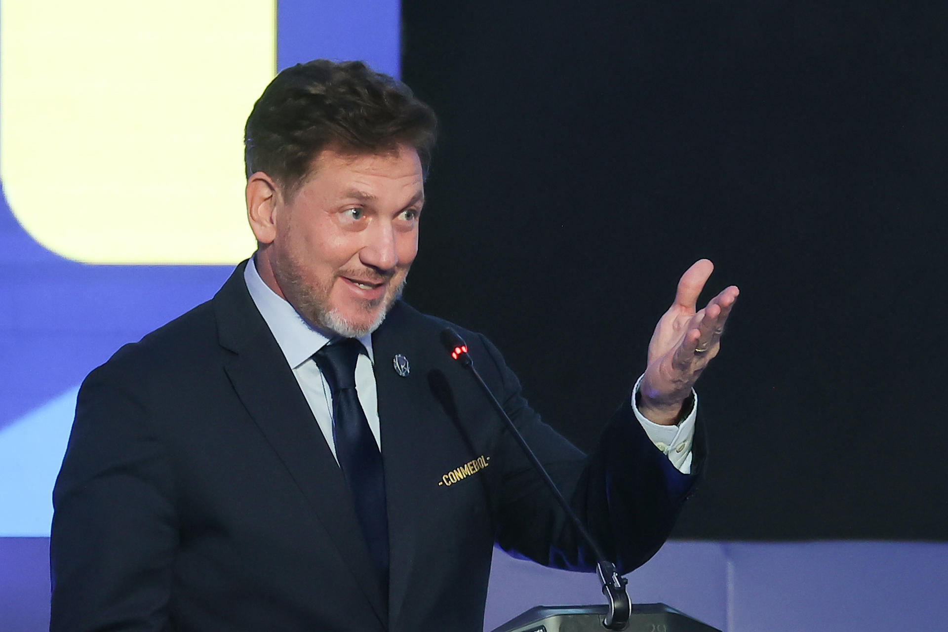 Fotografía de archivo del 23 de abril de 2026 del presidente de la Confederación Sudamericana de Fútbol (Conmebol), Alejandro Domínguez, durante un congreso en Quito (Ecuador). EFE/José Jácome /ARCHIVO