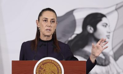 La presidenta de México, Claudia Sheinbaum, habla durante una rueda de prensa este lunes en el Palacio Nacional de la Ciudad de México (México). EFE/José Méndez
