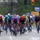 El correodr francés Paul Magnier (C), del equipo Soudal Quick-Step, cruza la meta primero en la tercera etapa del Giro de Italia con final hoy en Sofía, Bulgaria. EFE/EPA/BORISLAV TROSHEV