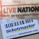 Combo de fotografías de archivo que muestra el logo de Live Nation Entertainment en la puerta de una oficina en Nueva York, y de un tiquete de ticketmaster. EFE/ Justin Lane/ Andrew Gombert