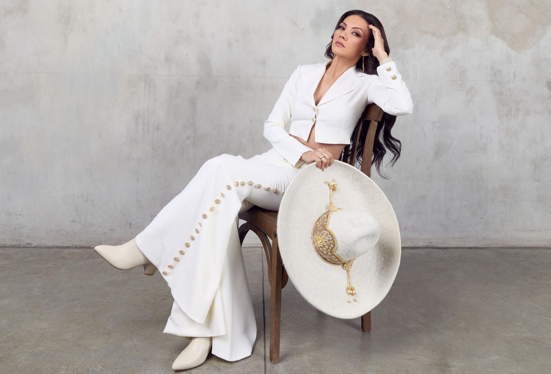 Fotografía cedida por Nevarez Communications donde aparece la cantante mexicana Lupita Infante, nieta del legendario Pedro Infante, quien lanzó su último álbum, denominado 'Aunque me duela'. EFE/ Nevarez Communications