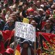 Fotografía de archivo fechada el 05 de enero de 2026 que muestra a personas manifestándose en contra del gobierno durante una marcha convocada por la Central Obrera Boliviana (COB) en La Paz (Bolivia). . EFE/ Luis Gandarillas