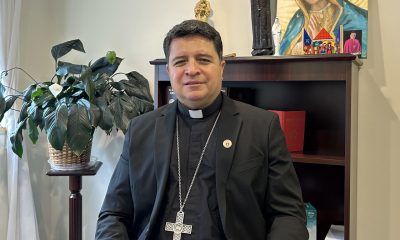 El recién nombrado obispo de la diócesis de Wheeling‑Charleston, el salvadoreño Evelio Menjívar, posa durante una entrevista con EFE el jueves, en Washington (Estados Unidos). EFE/ Leonor Trinidad