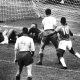 Estocolmo, 29 de Junio de 1958. El jugador brasileño Pele (d), marca uno de los goles que consiguió ante la selección de fútbol de Suecia. La final fue ganada por el equipo brasileño con un marcador de 5-2 . EFE/GDU
