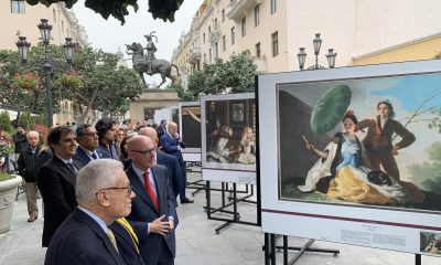 El embajador de España en Perú, Alejandro Abellán (2-i), inaugura la exposición al aire libre del Museo del Prado, donde se exhiben muestras de algunas de las obras más representativas del emblemático museo español, este lunes, en Lima (Perú). EFE/Paula Bayarte