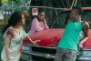 Fotograma cedido por Peacock donde aparecen Shannon Gisela (i) como Etta, Brittany Adebumola (c) como Lovely, y Dyaln Jackson como Stanley, durante una escena de un episodio de la serie 'M.I.A.', un suspense sobre el narcotráfico en los Cayos de Florida que pone de manifiesto la cultura latina en Estados Unidos en un momento en el que la comunidad busca una narrativa propia frente a los estereotipos de Hollywood. EFE/ Jeff Daly/ Peacock /SOLO USO EDITORIAL/ NO VENTAS/ SOLO DISPONIBLE PARA ILUSTRAR LA NOTICIA QUE ACOMPAÑA (CRÉDITO OBLIGATORIO)
