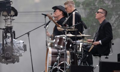 Desde la izquierda, los integrantes de la banda de rock irlandesa U2 The Edge, Bono, Adam Clayton y Larry Mullen Jr. participan en la grabación del video para el tema 'Street of Dreams' este mates, en el Centro Histórico de Ciudad de México (México). EFE/ Madla Hartz