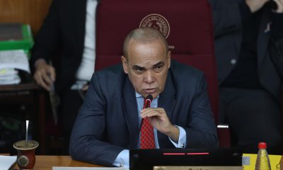 El presidente del Senado de Paraguay, Basilio Núñez, habla durante la sesión de aprobación de la renuncia de los senadores Erico Galeano y Hernán Rivas en Asunción (Paraguay). EFE/ Juan Pablo Pino