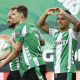 El jugador del Betis Juan Camilo Hernández "Cucho" celebra su segundo gol contra el Oviedo, durante el partido de la jornada 34 de LaLiga EA Sports entre Betis y Oviedo, este domingo en el estadio de La Cartuja en Sevilla. EFE/ Julio Muñoz