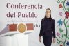 La presidenta de México, Claudia Sheinbaum, asiste a una rueda de prensa este lunes, en el Palacio Nacional de la Ciudad de México (México). EFE/ José Méndez
