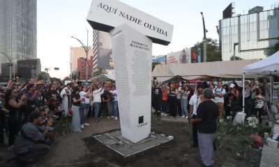 Familiares y amigos de comunicadores asesinados y desaparecidos develan un antimonumento este sábado, en Ciudad de México (México). EFE/ Madla Hartz