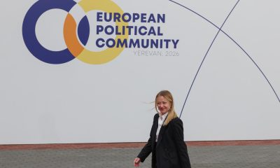 La Primera Ministra de Italia, Giorgia Meloni, llega a una reunión de la Comunidad Política Europea en Ereván, Armenia, el 04 de mayo de 2026. La cumbre se desarrolla en la capital armenia, con temas que incluyen la seguridad europea en el contexto de la economía y la energía. (Italia) EFE/EPA/HAYK BAGHDASARYAN