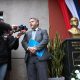 El fiscal de Asuntos Internacionales de la Fiscalía General de Paraguay, Manuel Doldán, habla con los medios durante un homenaje póstumo al agente antimafia Marcelo Pecci este sábado, en Asunción (Paraguay). EFE/ Juan Pablo Pino