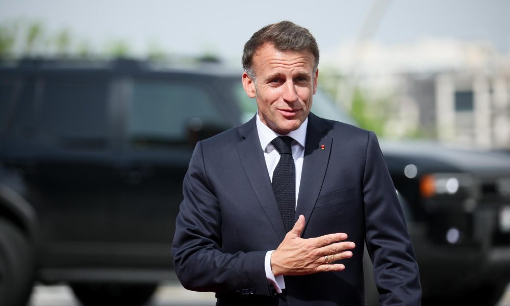 El presidente francés, Emmanuel Macron, a su llegada al Complejo Karen Demirchián de Ereván, sede de la cumbre de la Comunidad Política Europea (CPE), en Ereván, Armenia, el 4 de mayo de 2026. EFE/EPA/Leszek Szymanski POLAND OUT