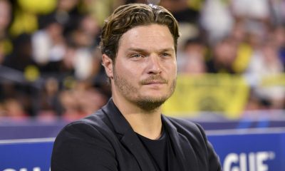 Fotografía de Raúl Caro, en la que puede verse en una imagen de archivo del 5 de octubre de 2022 al entrenador alemán Edin Terzic, durante un partido cuando era técnico del Borussia Dortmund. EFE