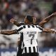 Jugadores de Botafogo celebran este miércoles la victoria sobre Racing en partido de la cuarta jornada de la fase de grupos de la Copa Sudamericana jugado en el estadio Nilton Santos de Río de Janeiro. EFE/ André Coelho
