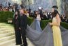 La cantante estadounidense Madonna (i) posa este 4 de mayo de 2026, durante la alfombra blanca de la Met Gala, en Nueva York (EE.UU.). EFE/ Octavio Guzmán

