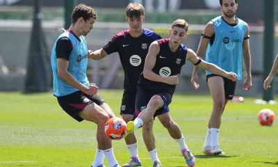 Fotografía de Alejandro García, en la que puede verse en una imagen de archivo del 24 de mayo de 2025 a los futbolistas del FC Barcelona Fermín López (2d) y Andreas Christensen, durante un entrenamiento. EFE