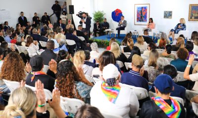 Fotografía cedida por el Palacio de Miraflores que muestra a la presidenta encargada de Venezuela, Delcy Rodríguez (c), hablando este sábado, durante el Programa para la Convivencia Democrática y La Paz este sábado, en Caracas (Venezuela). EFE/ Palacio De Miraflores