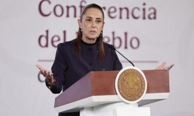 La presidenta de México, Claudia Sheinbaum, habla durante una rueda de prensa este lunes en el Palacio Nacional de la Ciudad de México (México).  EFE/José Méndez