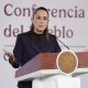 La presidenta de México, Claudia Sheinbaum, habla durante una rueda de prensa este lunes en el Palacio Nacional de la Ciudad de México (México).  EFE/José Méndez