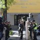 Integrantes de la Policía de Bolivia vigilan durante el inicio del juicio contra el expresidente boliviano Evo Morales (2006-2019) este lunes, en el Tribunal Departamental de Justicia de Tarija (Bolivia). EFE/STR