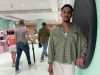 El gerente del área de colección Benito Antonio en Zara, Jeremy Nazario (d), habla durante una entrevista con EFE este martes, en la tienda de la marca española Zara en el centro comercial Plaza Las Américas de San Juan (Puerto Rico). EFE/ Esther Alaejos