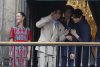 La presidenta de México, Claudia Sheinbaum (i) posa junto a los integrantes del grupo surcoreano de K-pop BTS este miércoles, durante una visita al Palacio Nacional de Ciudad de México (México). EFE/Sáshenka Gutiérrez