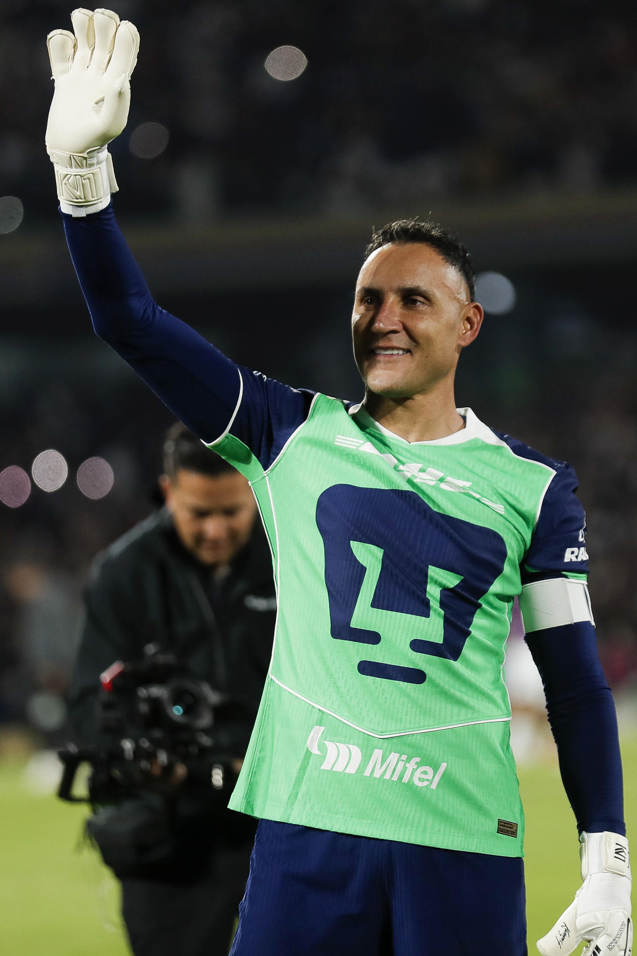 Keylor Navas de Pumas reacciona durante un partido por las semifinales de la Liga MX entre Pumas y Pachuca en el estadio Olímpico Universitario en Ciudad de México (México). EFE/Isaac Esquivel